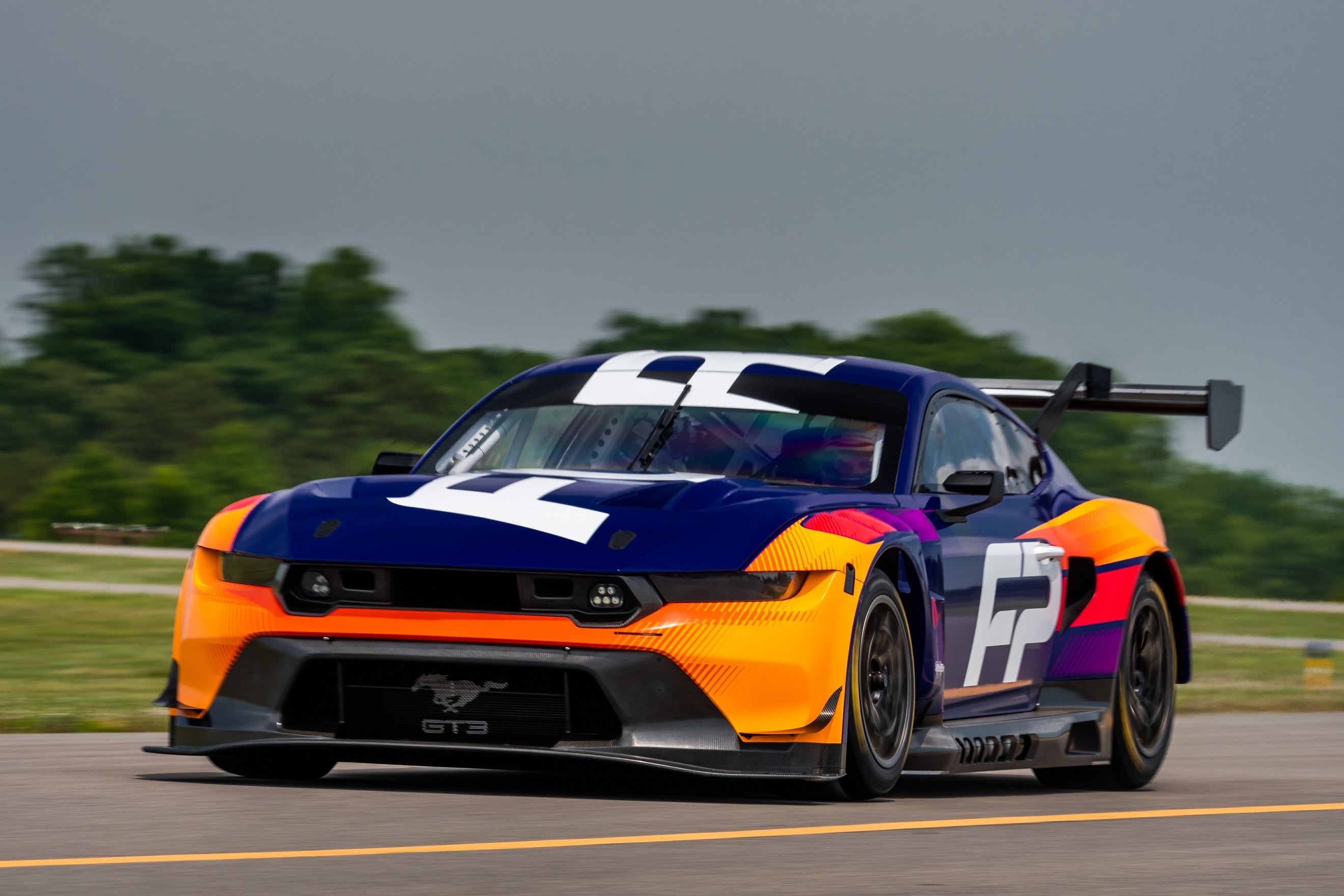 Ford presenta Mustang GT3 en Village des Constructeurs de Le Mans